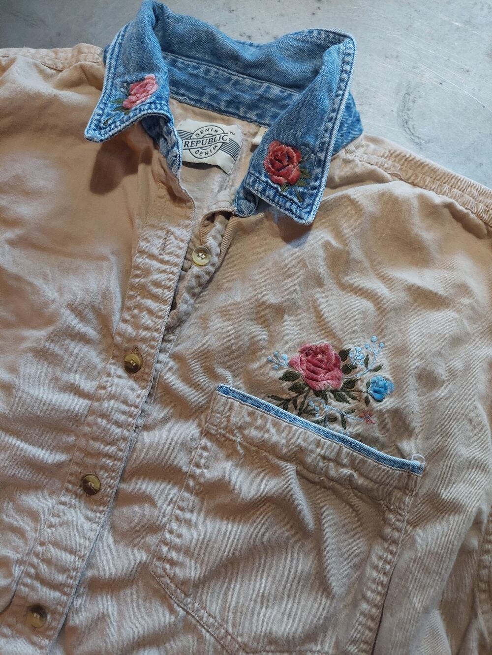 Vintage 90s Y2K Cottagecore Embroidered Denim Shirt Women's Large Floral Yoke